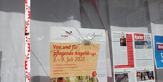 Besch&auml;digung am Wahkrteisb&uuml;ro der Abgeordneten Eger (Foto: Polizei )