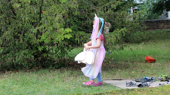 Kleine Elfen und Feen eroberten gestern den Schl&ouml;sschenpark (Foto: Eva Maria Wiegand)