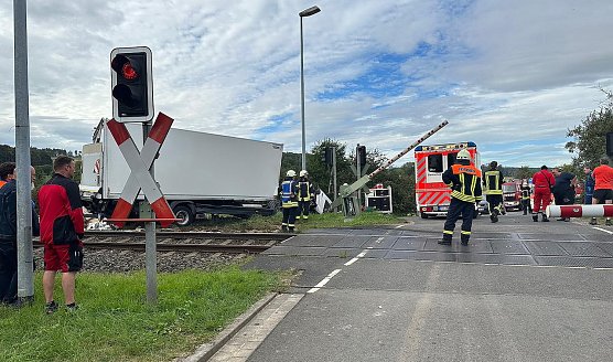 Unfall am Bahn&uuml;bergang in Birkungen (Foto: Feuerwehr Breitenworbis/Silvio Dietzel)