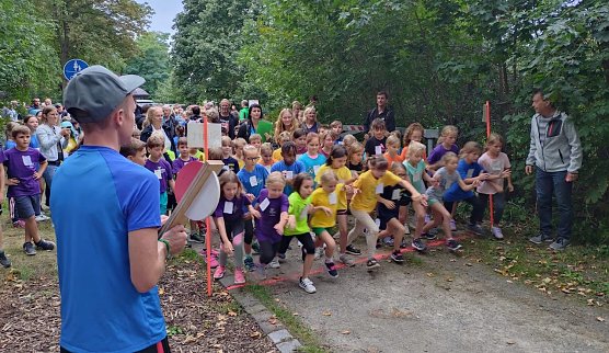 Mit Feuereifer dabei: die kleinen Crossläufer des Unstrut-Hainich-Kreises (Foto: M.Fromm) Mit Feuereifer dabei: die kleinen Crossläufer des Unstrut-Hainich-Kreises (Foto: M.Fromm)