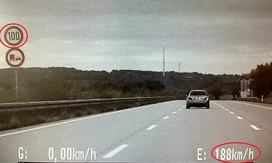 Polizeifoto zum Beweis der Geschwingdigkeits&uuml;bertretung (Foto: Autobahnpolizei)