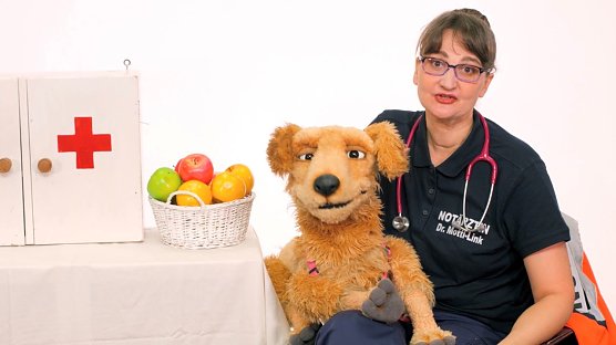 Sybille Mottl-Link und ihr Hund (Foto: Stadtverwaltung M&uuml;hlhausen)