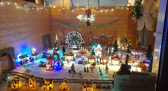 Weihnachtliches Schaufenster in Heringen (Foto: Wolfgang Kirsten aus Heringen)