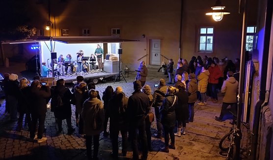 "Adventst&uuml;rchen" auf dem Schlosshof (Foto: M.Fromm)