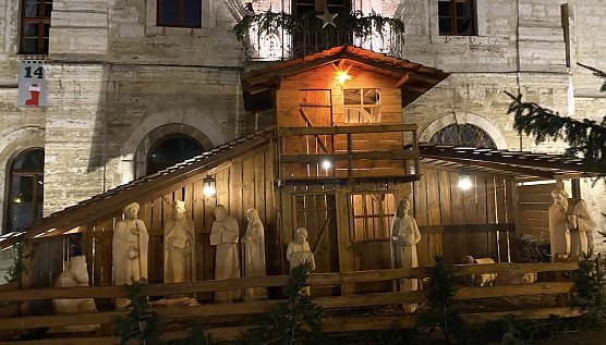 Weihnachtskrippe vor dem Rathaus in bad Langensalza (Foto: oas)