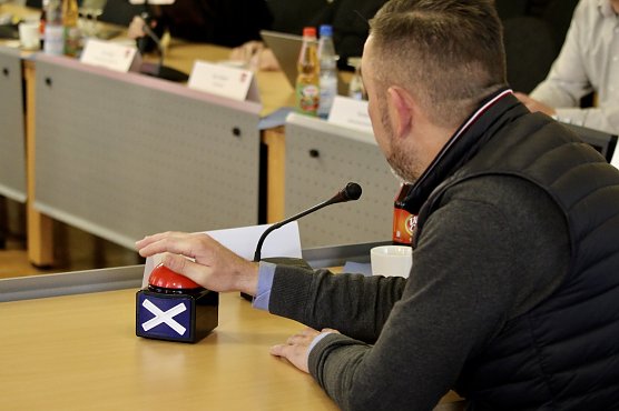 Mathias Reinz, B&uuml;rgermeister von Bad Langensalza, gibt den Startschuss f&uuml;r das "Digitale Rathaus" (Foto: Eva Maria Wiegand)