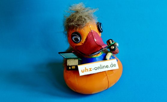 Unsere Zeitungsente rechnet sich gute Chancen beim Rennen aus (Foto: Eva Maria Wiegand) Unsere Zeitungsente rechnet sich gute Chancen beim Rennen aus (Foto: Eva Maria Wiegand)