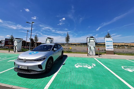 Ladestation bei TOTAL Energies auf der A38 bei Werther (Foto: ACE) Ladestation bei TOTAL Energies auf der A38 bei Werther (Foto: ACE)