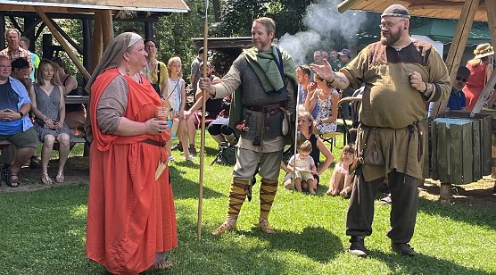 Die neuste Mode von Anno 500 n.C. begeisterte die Besucher (Foto: oas)