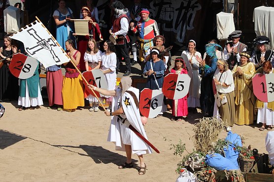 Jubel, Trubel, Heiterkeit: Bad Langensalza feiert zum 30. Male sein Mittelalterstadtfest (Foto: Eva Maria Wiegand)