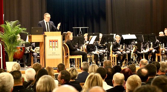 Ministerpr&auml;sident von Th&uuml;ringen (CDU), Prof. Dr. Mario Voigt, spricht beim Neujahrsempfang in Bad Langensalza vor 500 Unternehmerinnen und Unternehmern  (Foto: Eva Maria Wiegand)
