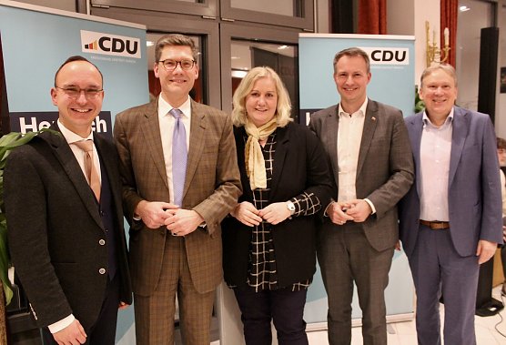 Jeremi Schmalz, Christian Hirte, Jane Croll, Andreas B&uuml;hl und Ingo Winterberg (v.l.n.r.) sehen der Bundestagswahl optimistisch entgegen (Foto: Eva Maria Wieand)