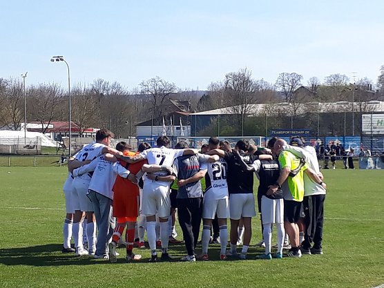 Die Preu&szlig;en schw&ouml;ren sich nach holpriger Anfahrt auf das Spiel in Neustadt/Orla ein (Foto: Markus Fromm)