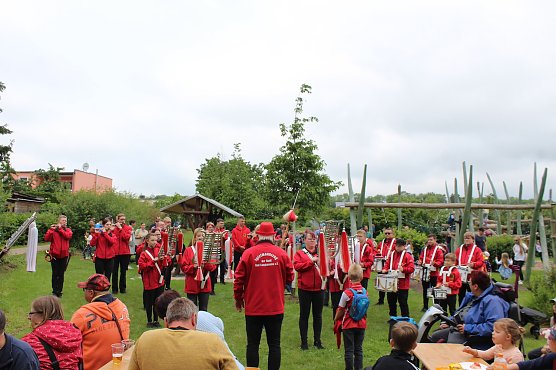 Am Ziel erwarten die Enten und ihre Begleiter jedes Jahr Pauken und Trompeten (Foto: uhz Archiv) Am Ziel erwarten die Enten und ihre Begleiter jedes Jahr Pauken und Trompeten (Foto: uhz Archiv)