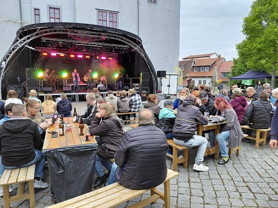 Gem&uuml;tliche Atmosph&auml;re beim Schlosshof Festival in Bad Langensalza (Foto: Markus Fromm)