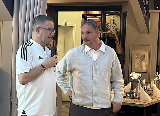 Wollen weiter zusammenarbeiten: Pr&auml;sident und Cheftrainer im Gespr&auml;ch (Foto: oas)