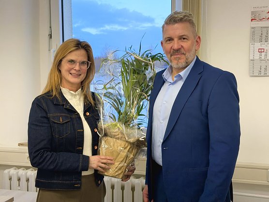 Sandra Kuhrmann und Landrat Thomas Ahke (Foto: Pressestelle Landratsamt)