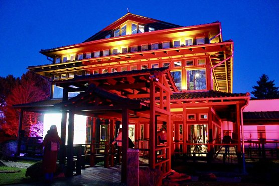 Lichterpoesie im Japanischen Garten in Bad Langensalza (Foto: Eva Maria Wiegand)