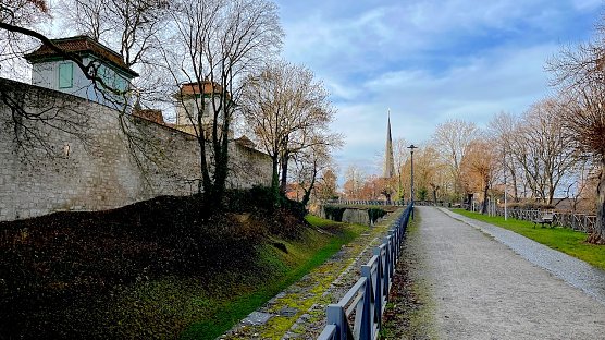 Stadtmauer von Mühlhausen (Foto: Eva Maria Wiegand) Stadtmauer von Mühlhausen (Foto: Eva Maria Wiegand)