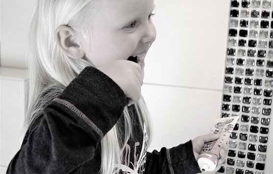 Kind putz Z&auml;hne (Symbolbild) (Foto: Jenny Friedrichs auf Pixabay)