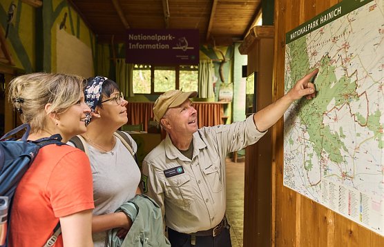 Ab 1. April steht auch in der Nationalpark-Information UBiS wieder t&auml;glich von 10 bis 16 Uhr ein Ranger f&uuml;r alle Fragen rund um den Nationalpark zur Verf&uuml;gung (Foto: Tino Sieland)