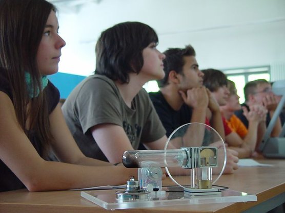 Interessierte Schüler (Foto: A. Schelenhaus) Interessierte Schüler (Foto: A. Schelenhaus)