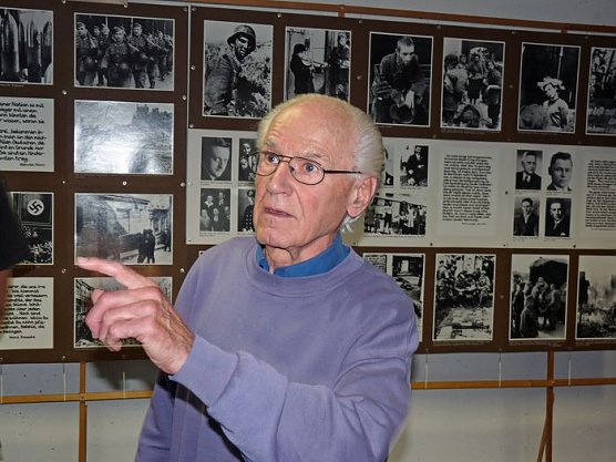 Ausstellung und Zeitzeugengespräch (Foto: Karl-Heinz Herrmann) Ausstellung und Zeitzeugengespräch (Foto: Karl-Heinz Herrmann)