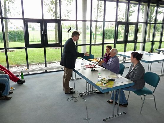 Ausstellung und Zeitzeugengespräch (Foto: Karl-Heinz Herrmann) Ausstellung und Zeitzeugengespräch (Foto: Karl-Heinz Herrmann)