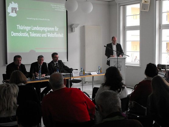 Vorstellung des Entwurfes zum neuem Landesprogramm gegen Rechtsextremismus (Foto: Angelo Glashagel)