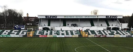 Bild: Blick auf die Trib&uuml;ne