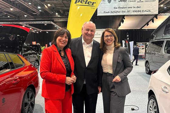Bild: Von links: EU-Abgeordnete Marion Walsmann, Helmut Peter, Pr&auml;sident des Kfz-Gewerbes in Th&uuml;ringen und Imelda Labb&eacute;, Pr&auml;sidentin des VDIK)