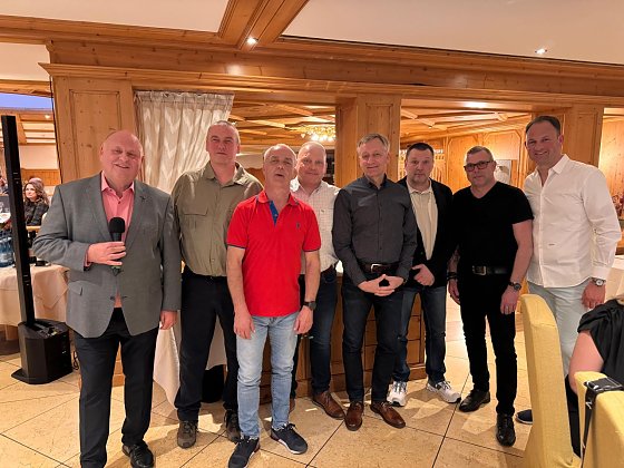 Bild: Von links: Helmut Peter, Andr&eacute; Spie&szlig;, Ren&eacute; Stange, Hanjo Lautenschl&auml;ger, Thomas Meyer, Ingo Langner, Jens Kupfer und Andreas Peter