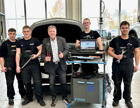 Bild: Die Autohaus Peter Gruppe l&auml;dt zum Tag der Ausbildung ein