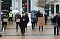 Proteste der Fris&ouml;rinnung vor dem Nordh&auml;user Bahnhof