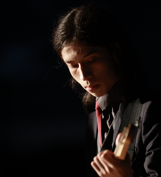 Bild: Etienne Verschelde studiert am Musikkonervatorium in Paris. Mit seinen Eltern gibt er in Eigenrieden ein Sonntagnachmittagskonzert.