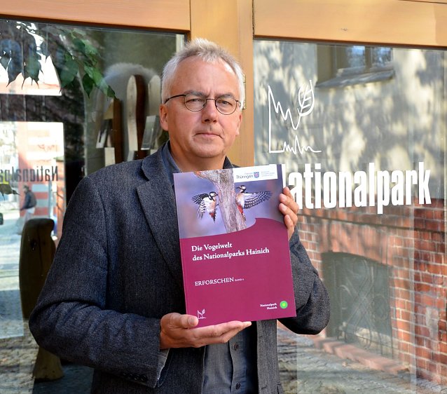 Bild: Nationalparkleiter dankte allen, die an der Entstehung dieses Bandes mitgewirkt haben.