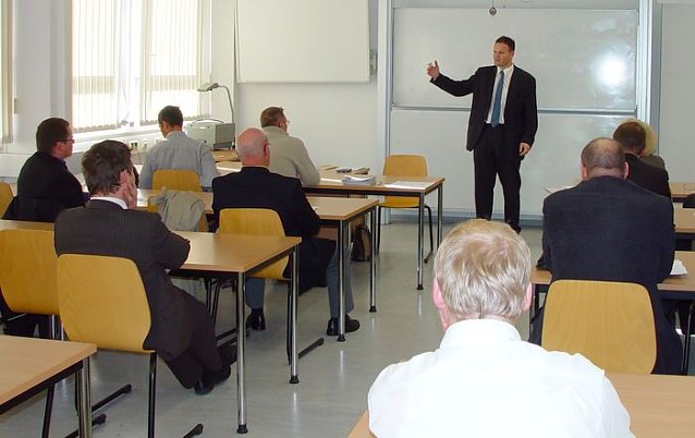 Bild: Pr&auml;sentation vor IHK-Vertretern