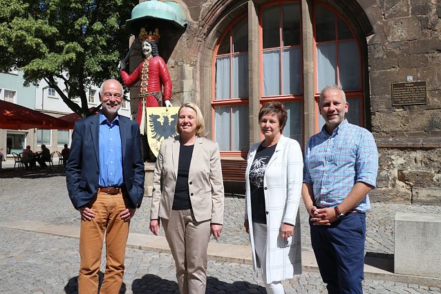 Bild: v.l.: Moderator Mathias Kaiser, B&uuml;rgermeisterin Jutta Krauth, Rosemarie Hilger aus dem Nordh&auml;user Kulturamt und Reporter Marc Nebelung
