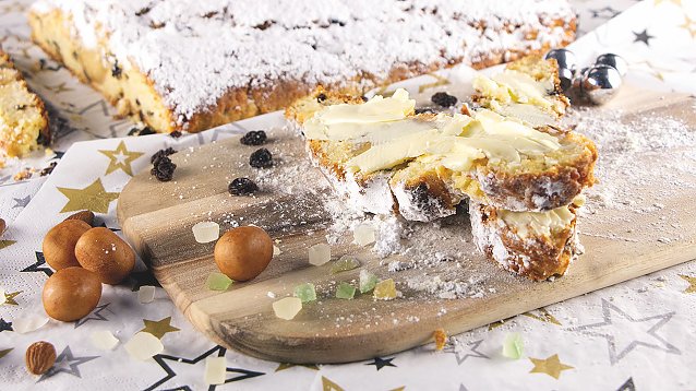 Bild: Weihnachtlicher Kartoffelstollen mit Marzipan_