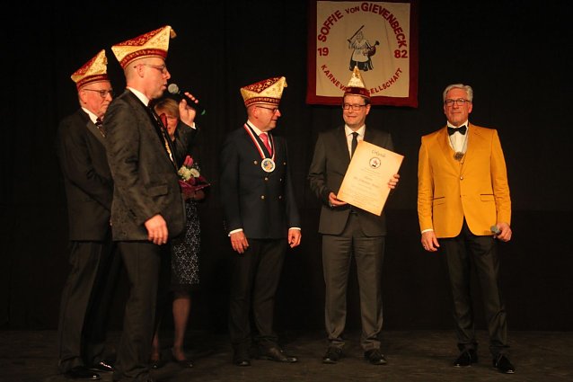 Bild: Die Teilnahme an der Gala der Karnevalsgesellschaft Soffie von Gievenbeck war ein erster H&ouml;hepunkt anl&auml;sslich des 30-j&auml;hrigen Bestehens der St&auml;dtepartnerschaft zwischen M&uuml;hlhausen und M&uuml;nster