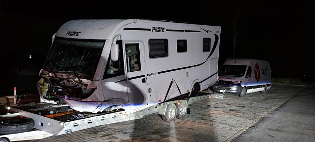 Abenteuerliches Gespann auf der A4 Foto: Autobahnpolizei