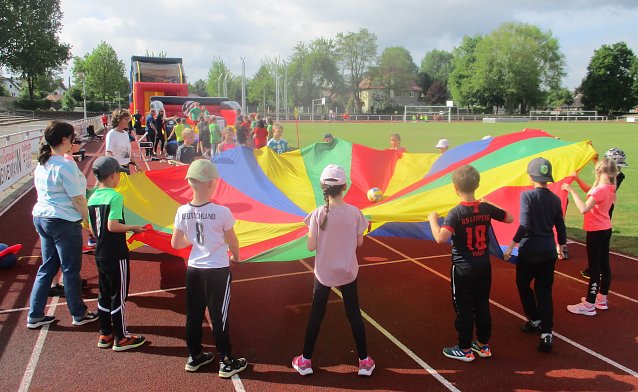 Bild: Sportfest begeisterte fast 500 Kinder