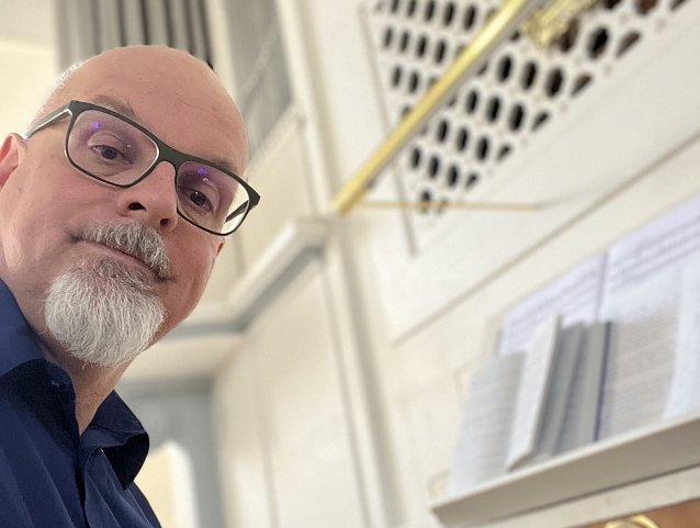 Bild: Der bM&uuml;hlh&auml;user Organist Christian Kropp