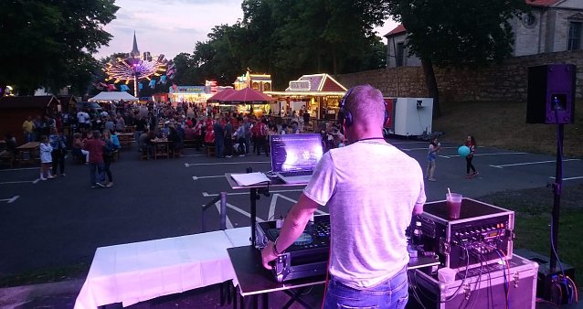 Bild: Partystimmung mit EX7Seven morgen Abend auf dem Jahnplatz