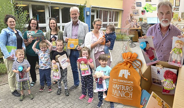 Bild: Materialkoffer f&uuml;r Kitas eingetroffen