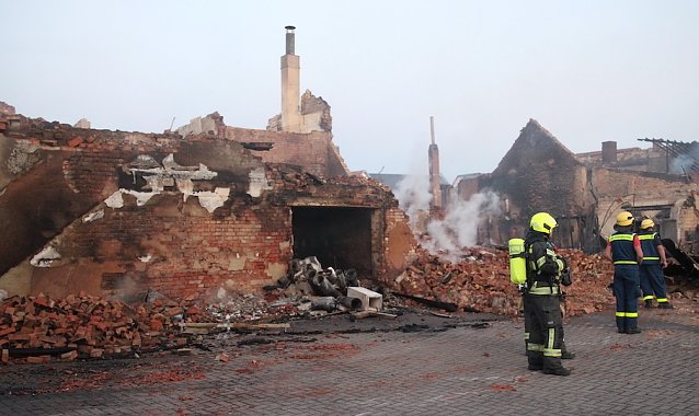 Bild: Die Polizei nimmt die Ermittlungen zur Brandursache auf