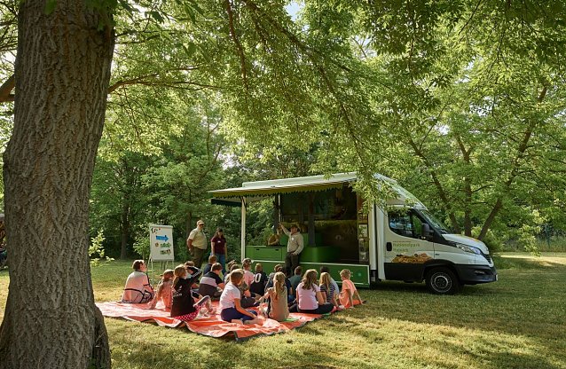 Bild: Seit Juni ist das "UrwaldMobil" unterwegs