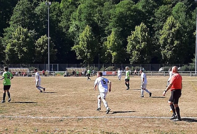 Bild: Abenteuerliche Platzverh&auml;ltnisse erwarteten die Spieler gestern in Suhl