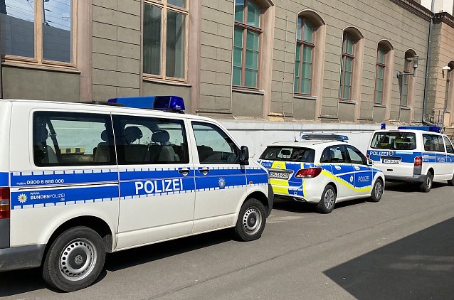 Bild: Ganz so viel Polizei war gestern in M&uuml;hlhausen nicht im Einsatz. Die ist nur ein Symbolbild