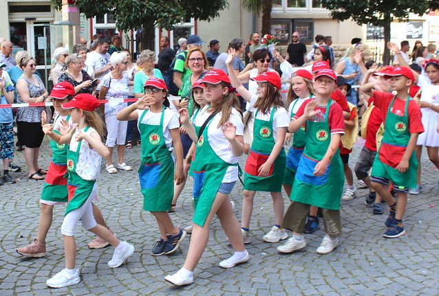 Bild: Der Festumzug zum Brunnenfest wird am 11. Juni wieder Alte und Junge in die historische Innenstadt locken